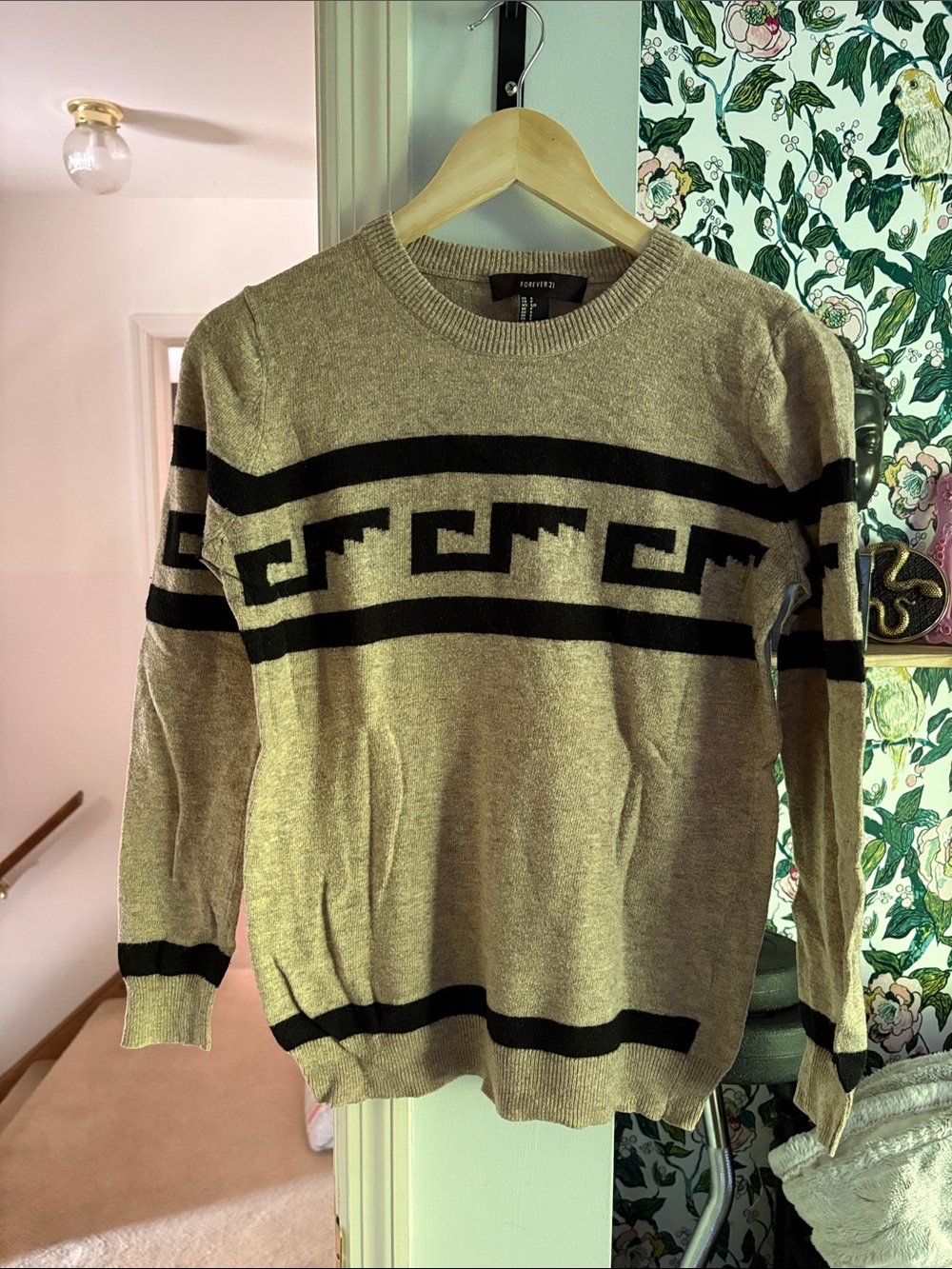 Vintage Forever 21 Tan and Black Geometric Crewneck Sweater